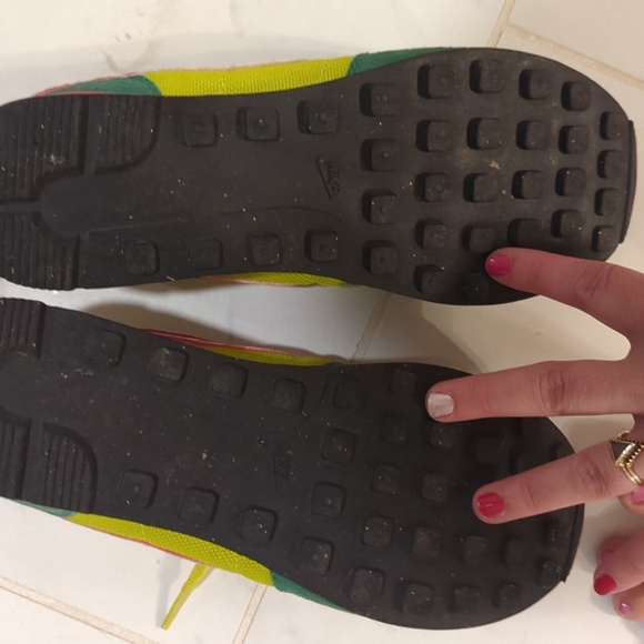 Retro nikes - Picture 2 of 3